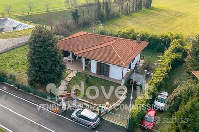 Casa indipendente di 270 m² con 5 locali e box aut