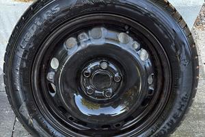 4 Cerchi con  5Fori con Gomme Invernali 185/60 R15