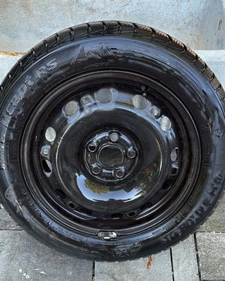 4 Cerchi con  5Fori con Gomme Invernali 185/60 R15