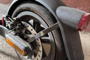 Monopatino XIAOMI elettrico 4