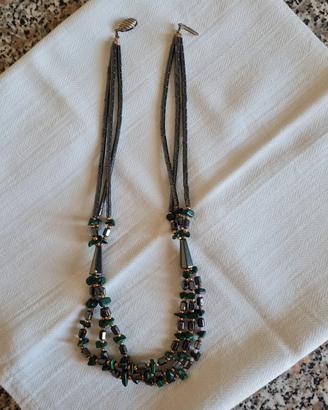collana grigia e verde