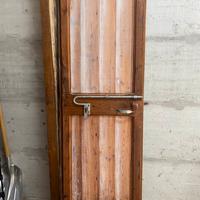 Porta tradizionale con catenaccio