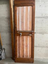 Porta tradizionale con catenaccio