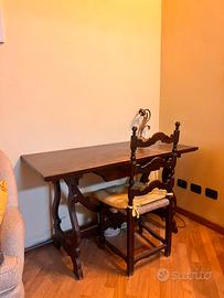 Scrivania e sedia antiquariato in legno