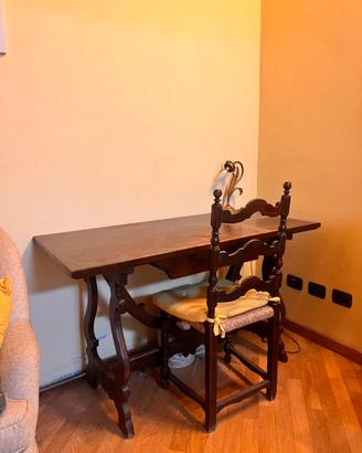 Scrivania e sedia antiquariato in legno