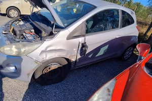Ford KA incidentata 