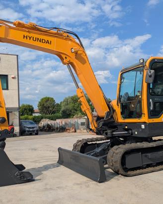 Escavatore Hyundai 80CR9, anno 2015