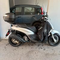 Beverly300s grigio cometa