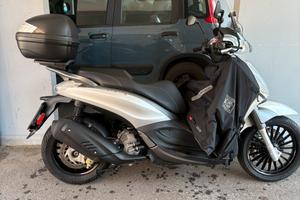 Beverly300s grigio cometa