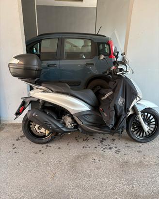 Beverly300s grigio cometa