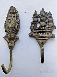 Set vintage in ottone di 2 ganci da parete a forma