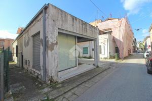 NEGOZIO A GIULIANOVA