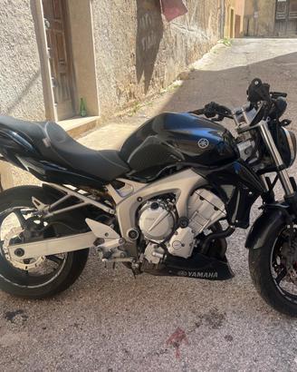 Yamaha FZ6 600 – 2004 – 32.000 km – Scarico Akrapo