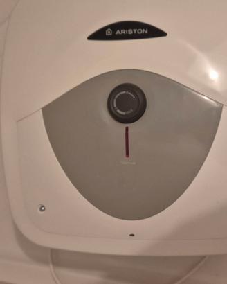 Scalda acqua,scaldabagno30 litri Ariston mai usato