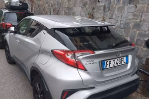 neopatentati  toyota CHR 1.2 benzina