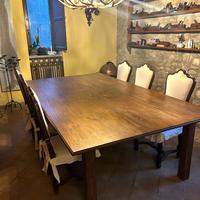 tavolo in castagno e sei sedie