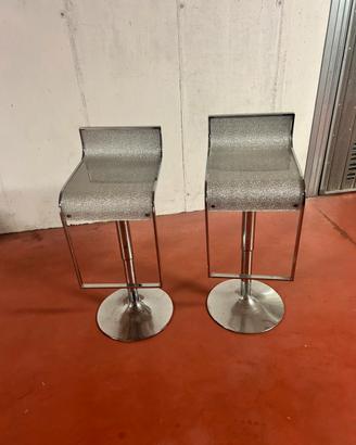 Sgabelli con alzata in stile moderno