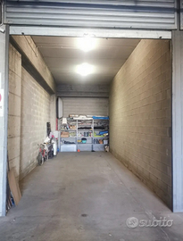 Ampio box per camper o furgoni