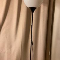 Lampada a piantana da terra