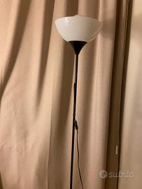 Lampada a piantana da terra