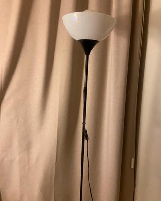 Lampada a piantana da terra