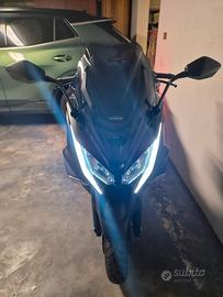 Kymco AK550 nov.2021 2350km accessoriato perfetto
