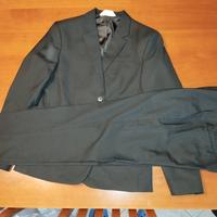 Completo nero elegante ragazzo 