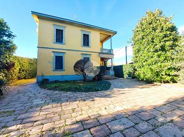 VILLA SINGOLA A MARCALLO CON CASONE