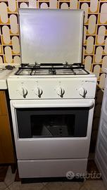 Fornello cucina con forno 3 fuochi