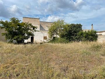 Masseria e terreno seminativo di 14 ettari