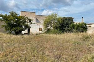 Masseria e terreno seminativo di 14 ettari