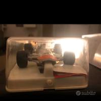 Due modellini di auto come da foto