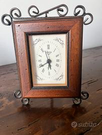 Orologio da tavolo in legno e ferro battuto