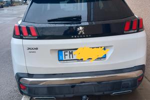 Peugeot 3008 Allure con gancio traino 