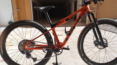 MTB Trek supercaliber carbonio 