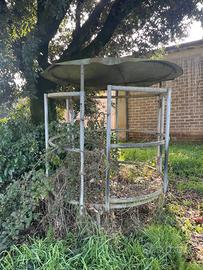 Mangiatoia circolare per rotoballe di fieno