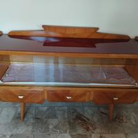 Credenza con piano in vetro rosso 