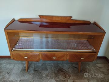 Credenza con piano in vetro rosso 