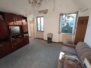 Alloggio autonomo in paese con grande cantina