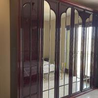 Camera da letto in legno mogano