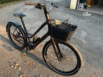 Bici donna E-BIKE specialized pedalata assistita