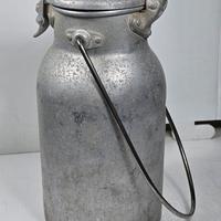 antico contenitore per latte XX Sec. alluminio