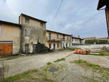 Ideale per Edili Grande Cascina da Ristrutturare -