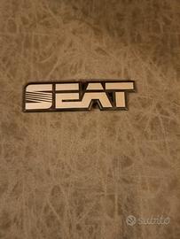 Fregio, logo "Seat"