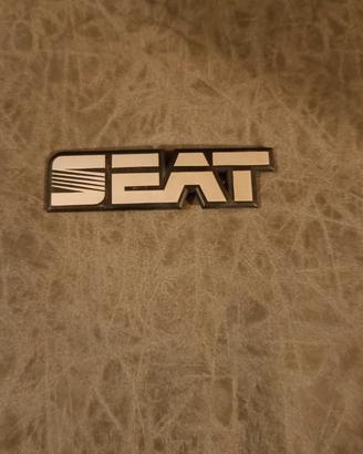 Fregio, logo "Seat"