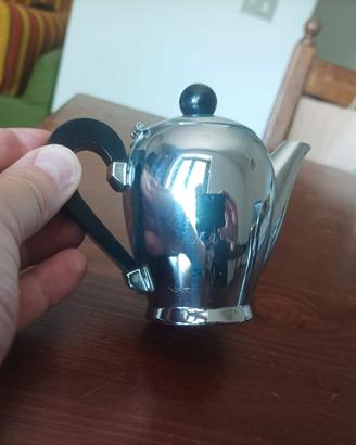 Bricco per latte Alessi modello Bombè