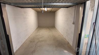 Posto Auto/Moto al coperto zona Levante