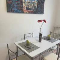 tavolo  e  4 sedie  per cucina /sala.