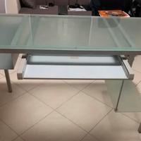 Scrivania piano in vetro