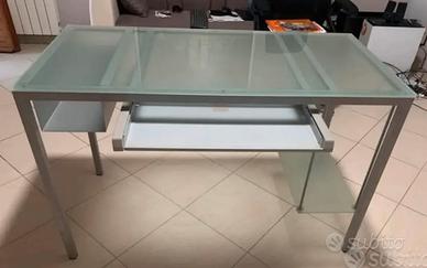 Scrivania piano in vetro